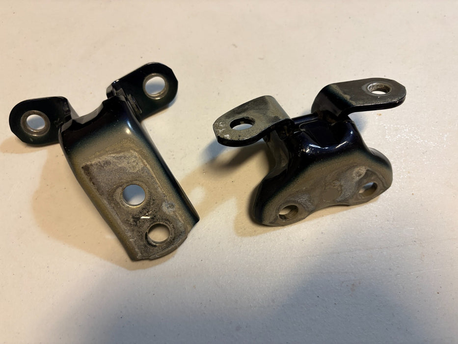 2020-2026 TOYOTA COROLLA FRONT RIGHT DOOR HINGE UPPER & LOWER SET OEM