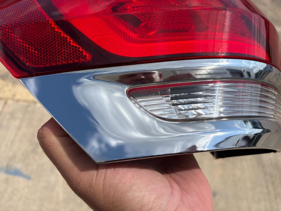 2020-2022 JEEP GRAND CHEROKEE Left Driver Side Outer Taillight P68471329AA OEM