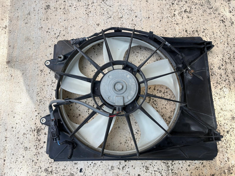 2016 - 2022 Honda Pilot 3.5L Radiator Fan Motor Fan Assembly OEM
