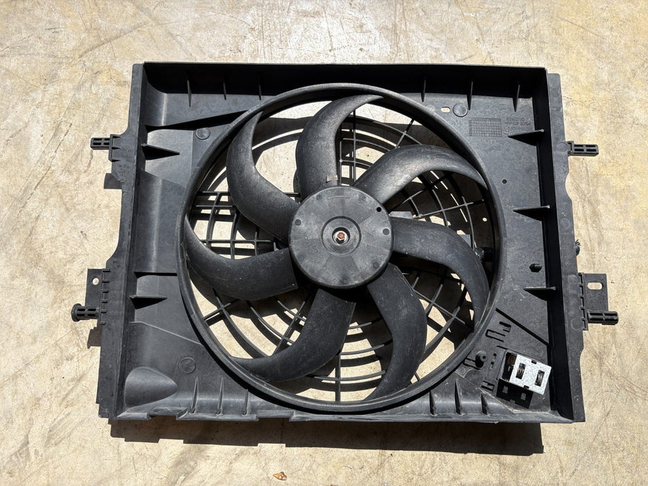 2018 2019 2020 2021 Nissan Kicks 1.6L Radiator Fan Assembly OEM