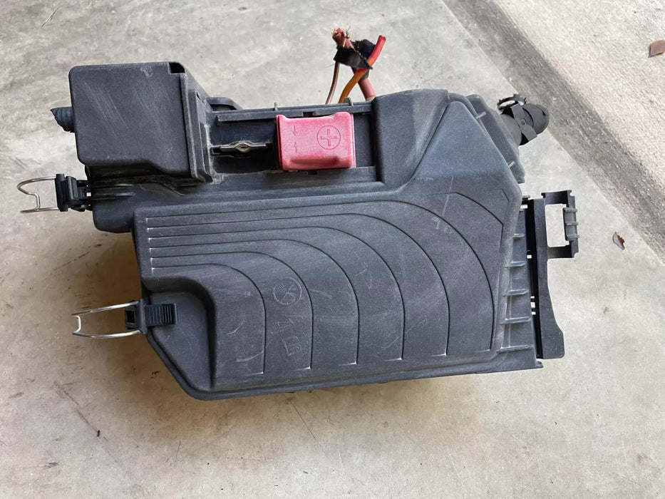 2014-2019 MERCEDES-BENZ CLA-Class CLA250 2.0L Engine Fuse Relay Box OEM