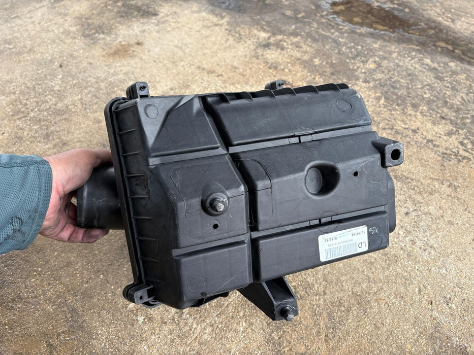 2009, 2010, 2011, 2012, 2013, 2014 Cadillac Escalade Air Cleaner 6.2L OEM