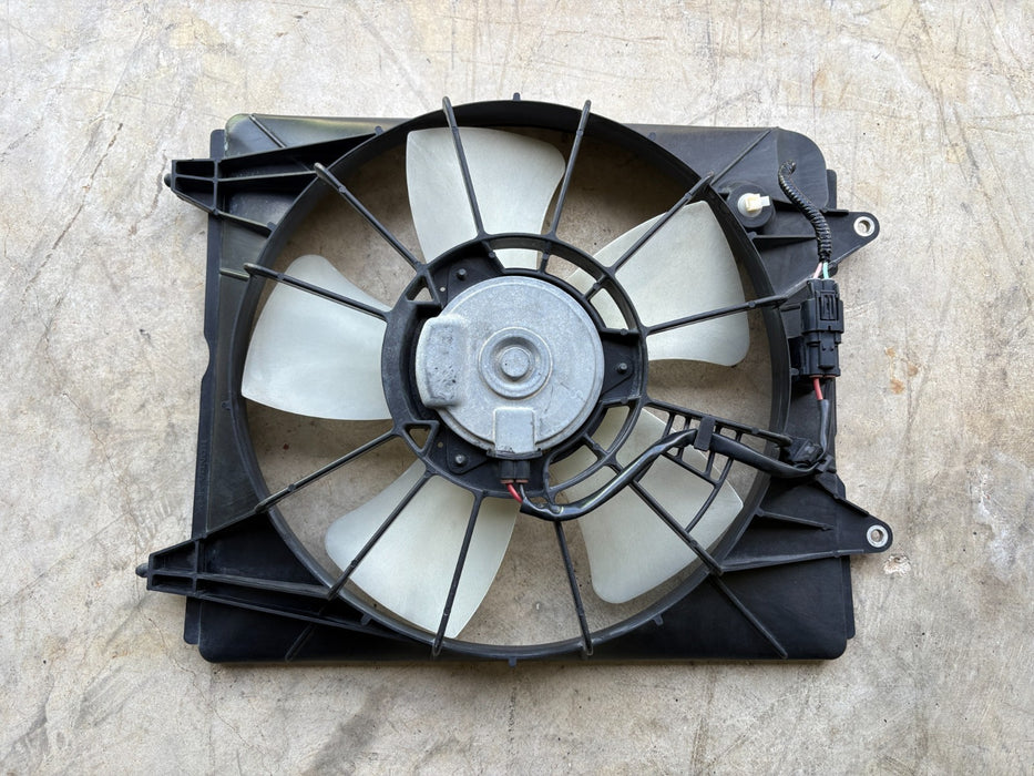 2015-2016 Honda Cr-v Driver Left Side Radiator Fan Motor Assembly OEM