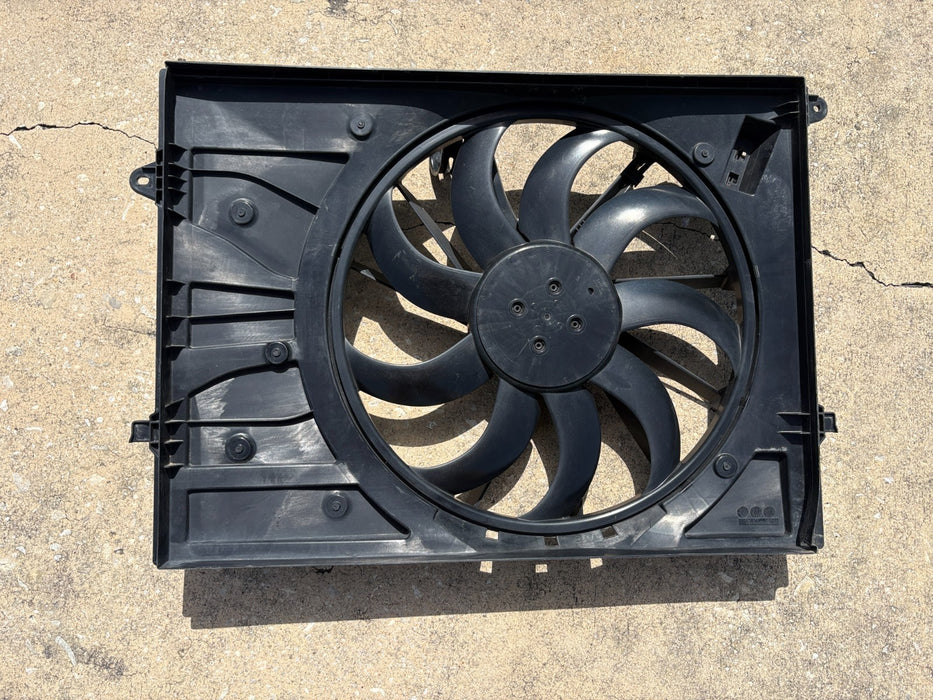 2019-2020 HYUNDAI SANTA FE 2.4L RADIATOR COOLING FAN ASSEMBLY OEM 25304S2500
