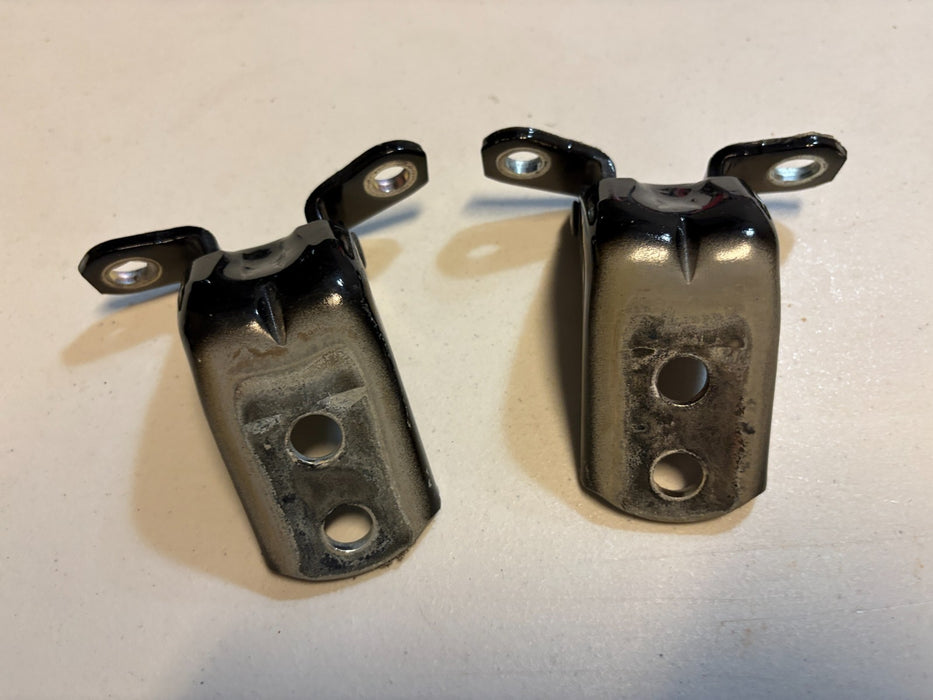 2013 - 2020 NISSAN PATHFINDER FRONT RIGHT SIDE DOOR HINGE SET OF 2 OEM