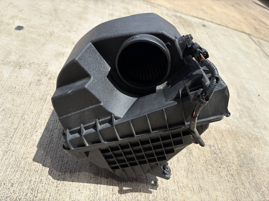 2016-2018 Kia Sorento 3.3L ENGINE AIR CLEANER INTAKE FILTER HOUSING BOX OEM