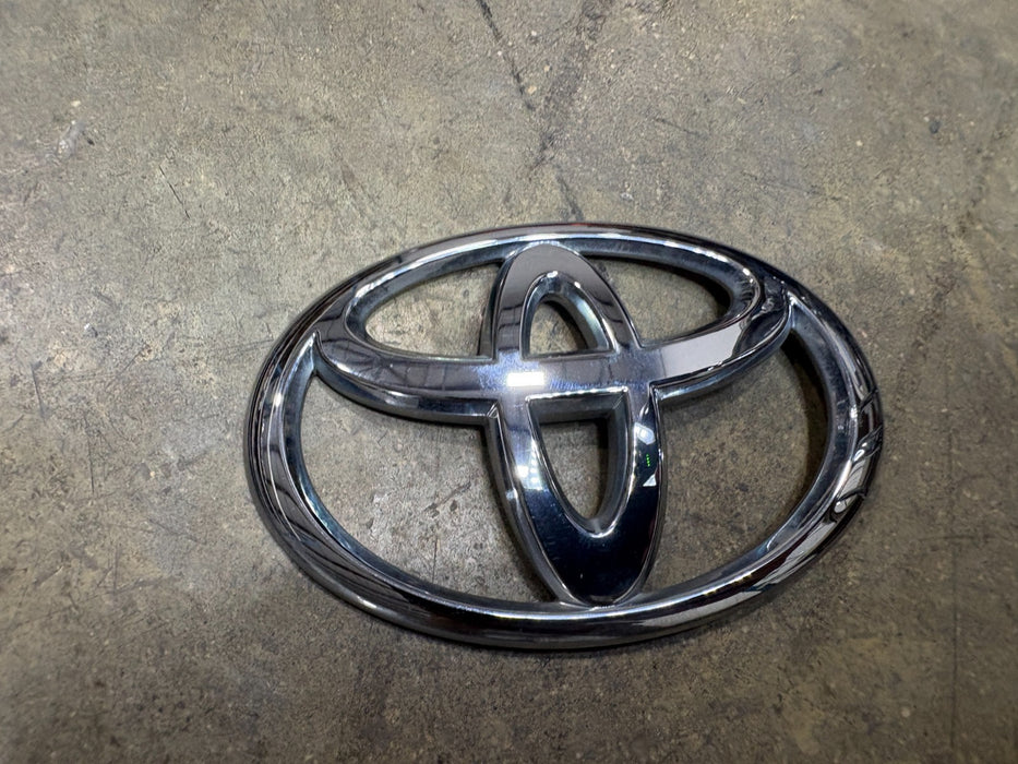 2011 2012 2013 Toyota Corolla Trunk Emblem OEM