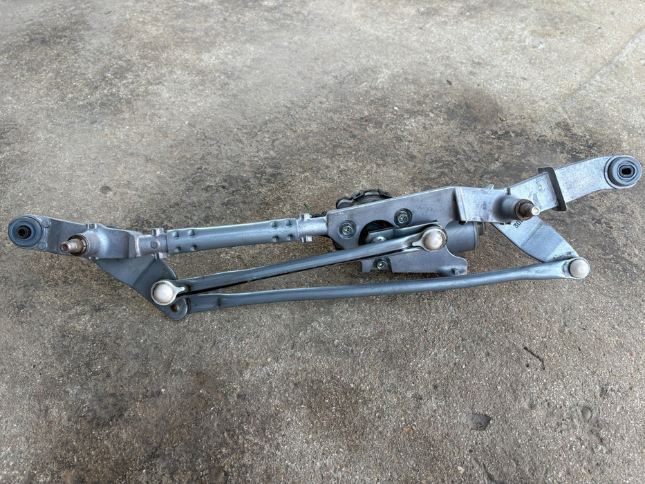2020 - 2023 TOYOTA COROLLA WINDSHIELD WIPER TRANSMISSION LINKAGE & MOTOR OEM