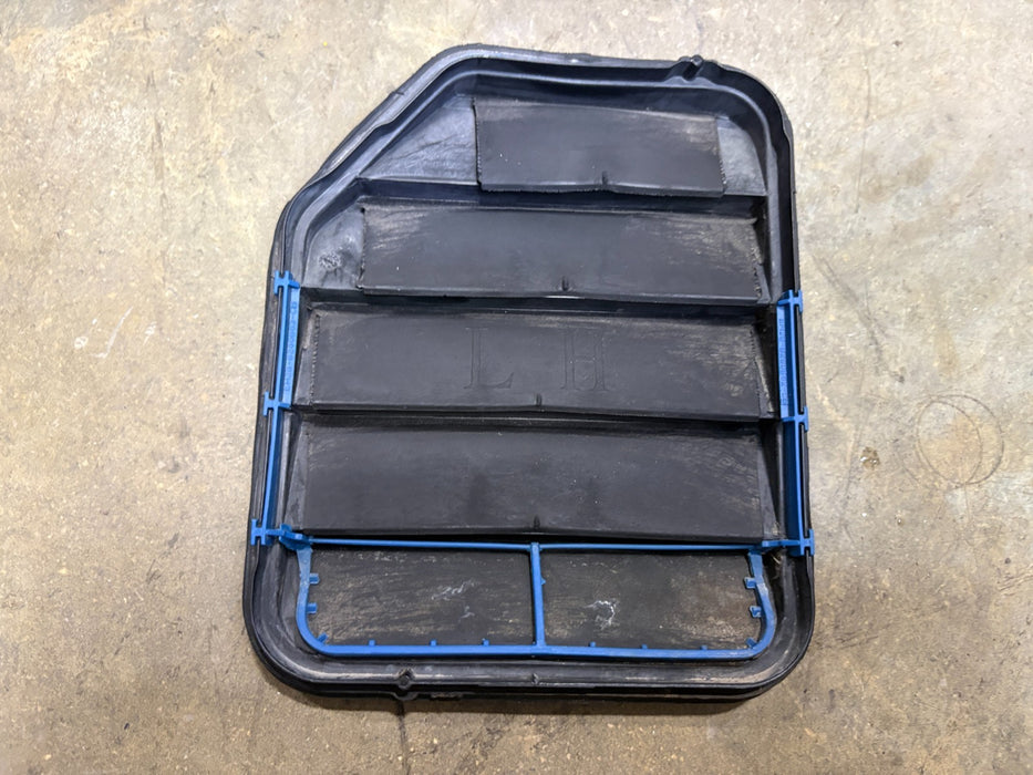 OEM Ford Edge 2015-2024 - Quarter Panel Air Vent Grille EM2Z-61280B62-H