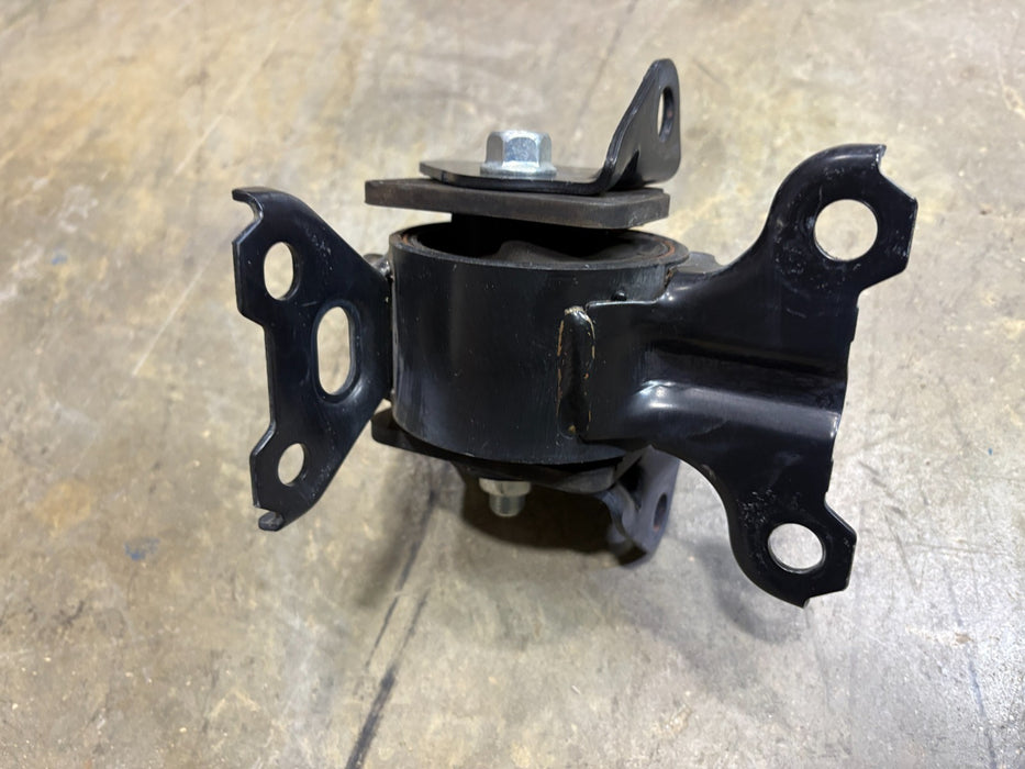 2015-2024 MITSUBISHI OUTLANDER SPORT TRANSMISSION LEFT MOUNT SUPPORT BRACKET OEM