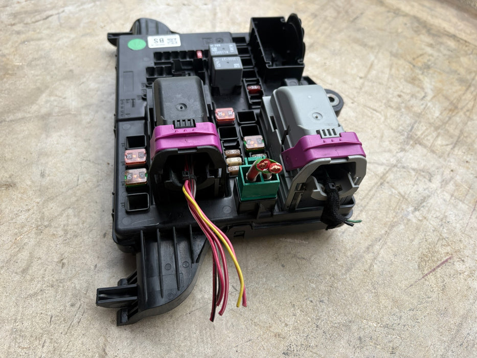 2010-2011 Buick LaCrosse Fuse Box Relay Junction Unit 2590166104 OEM