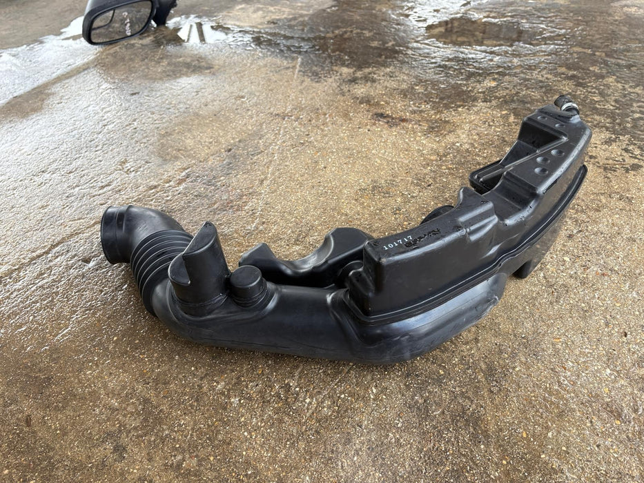 2015 - 2019 Subaru Outback Legacy 2.5L Air Cleaner Intake Duct Used OEM