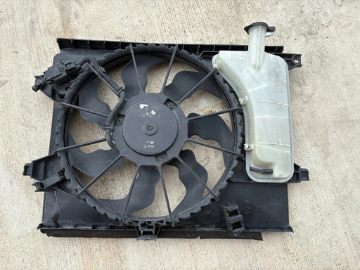 2012-2019 Kia Soul 1.6L 2.0L, Radiator Cooling Fan Motor & Shroud - OEM