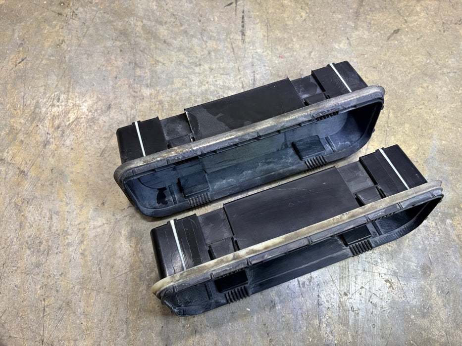 SET OF 2 2015-2020 ACURA TLX REAR RIGHT & LEFT QUARTER PANEL AIR VENT OUTLET OEM