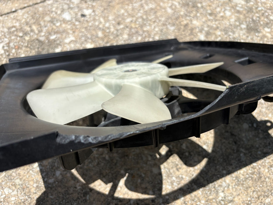 2015-2016 Honda CR-V 2.4L Condenser Fan Motor Right Side Fan Assembly OEM