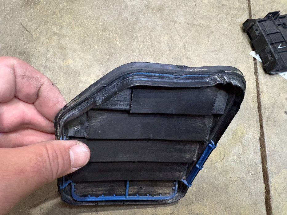 OEM Ford Edge 2015-2024 - Quarter Panel Air Vent Grille EM2Z-61280B62-H
