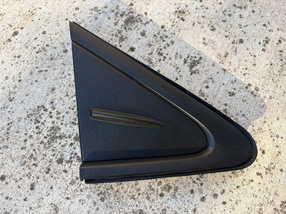 2019-2025 TOYOTA COROLLA FRONT RIGHT SIDE FENDER CORNER TRIM OEM 60117-02210