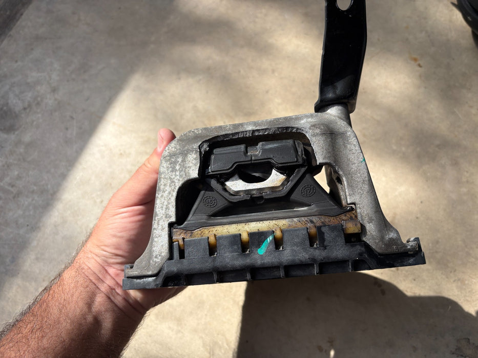 2019 - 2021 GMC Acadia Left Transmission Mount OEM 84499834