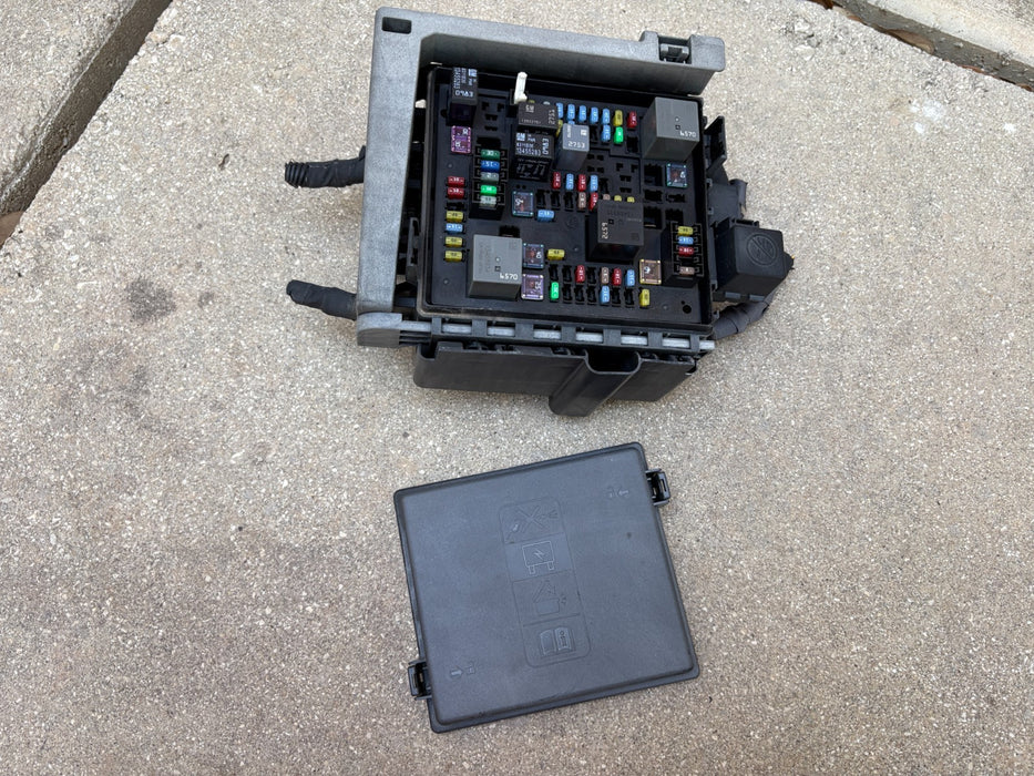 2017-2020 GMC ACADIA ENGINE FUSE BOX RELAY JUNCTION BLOCK CONTROL MODULE OEM