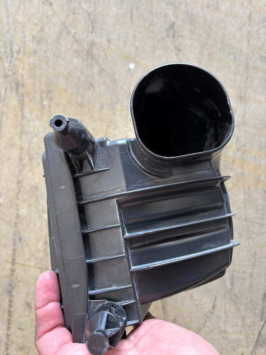 2016-2017 Land Rover Range 3.0 Right Air Cleaner Housing Filter Box #G4D3-12B579