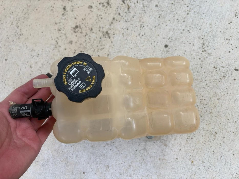 2000-2004 GMC Yukon Coolant Reservoir Radiator Overflow Tank Bottle OEM