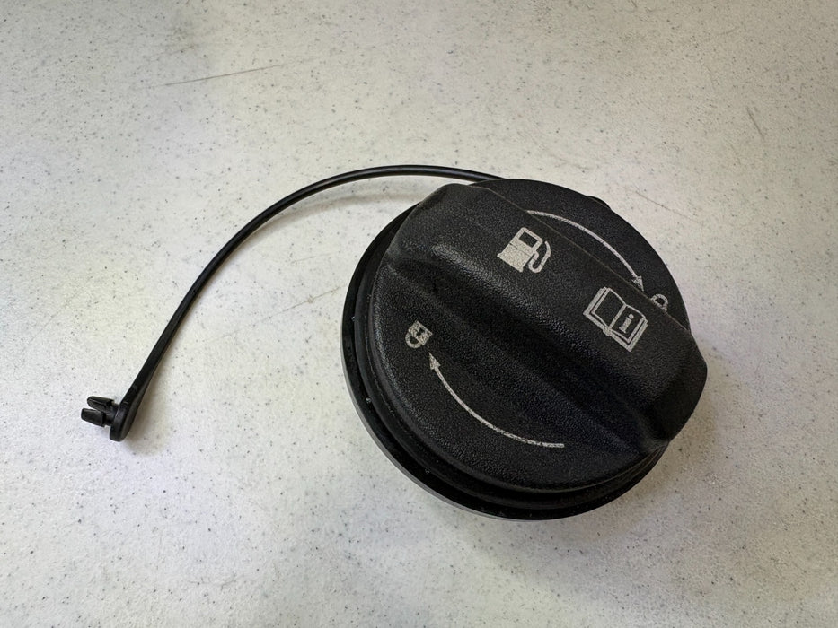 2017 - 2020 KIA RIO FUEL FILLER TANK CAP GAS LID OEM