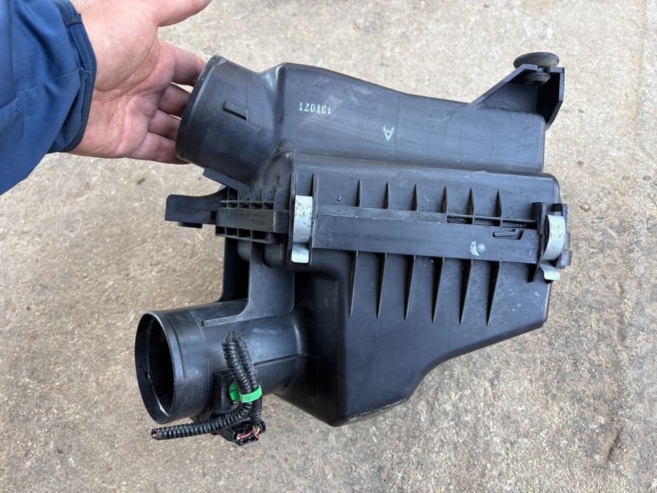 2010 - 2011 Honda CRV 2.4L Air Filter Cleaner Assembly OEM