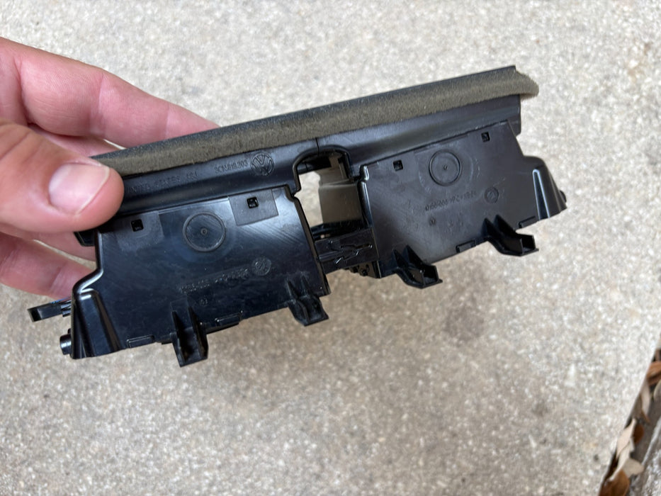 2018-2023 Volkswagen Atlas Cross Rear Center Console AIR VENT 3CN819203B OEM