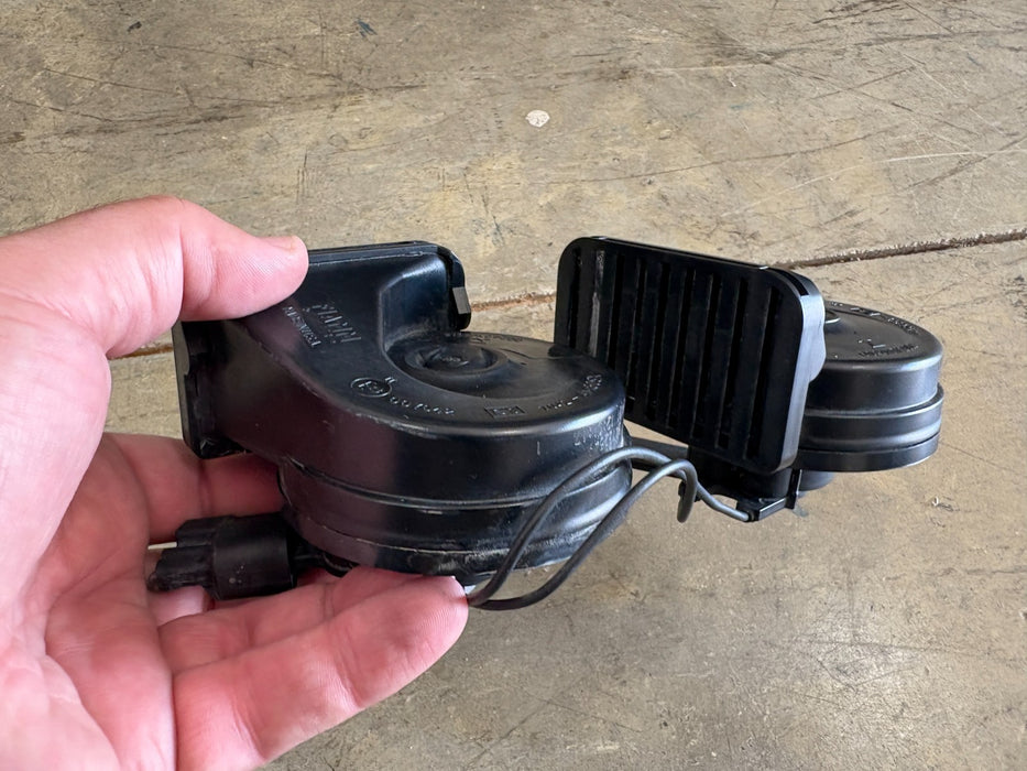 2019-2025 Chevrolet Blazer Front High & Lowe Note Horn Claxon, OEM