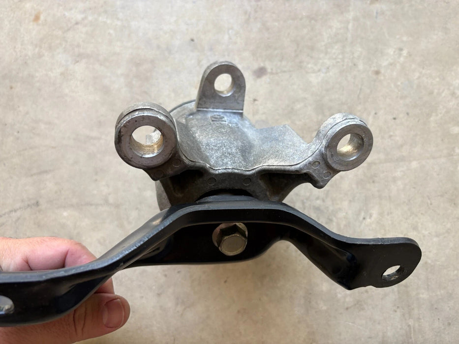 OEM, 2013, 2014, 2015, 2016 Nissan Pathfinder Right Engine Mount