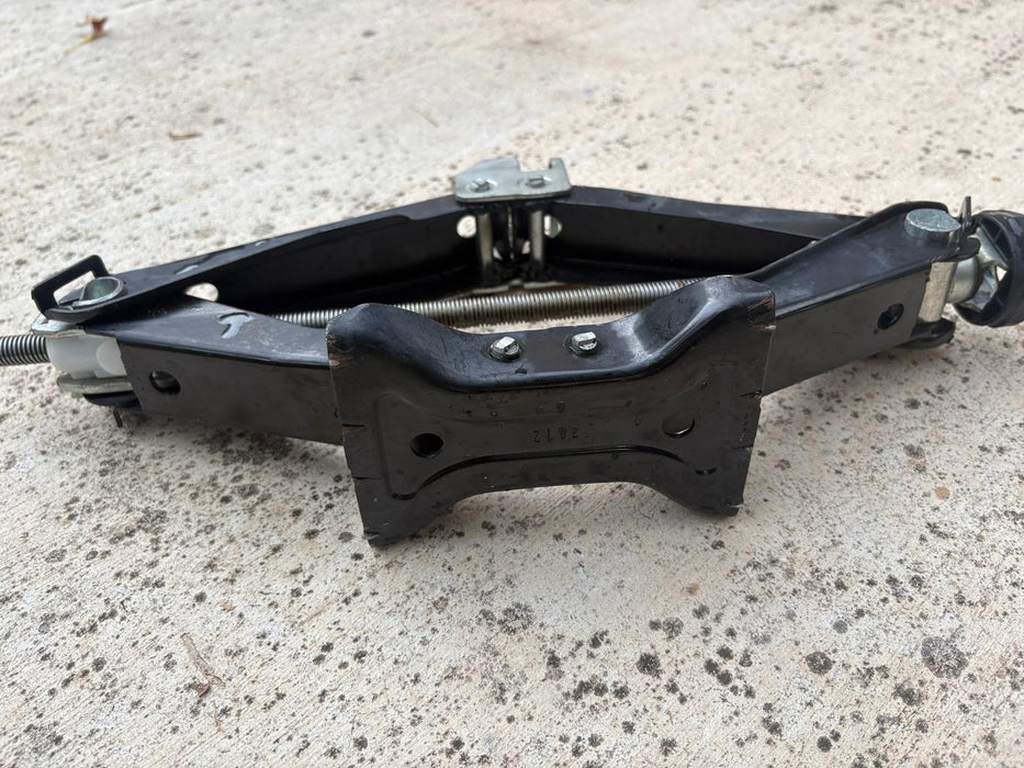 2013 - 2016 Audi S4 Scissor Jack Assembly
