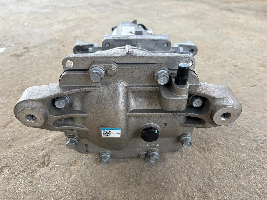 2019 - 2020 Hyundai Santa Fe Rear Axle Differential Carrier Assembly OEM