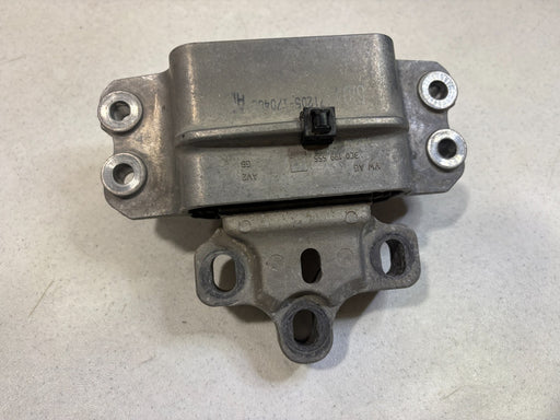 2015 - 2018 AUDI Q3 LEFT TRANSMISSION MOUNT BRACKET 3C0199555 OEM