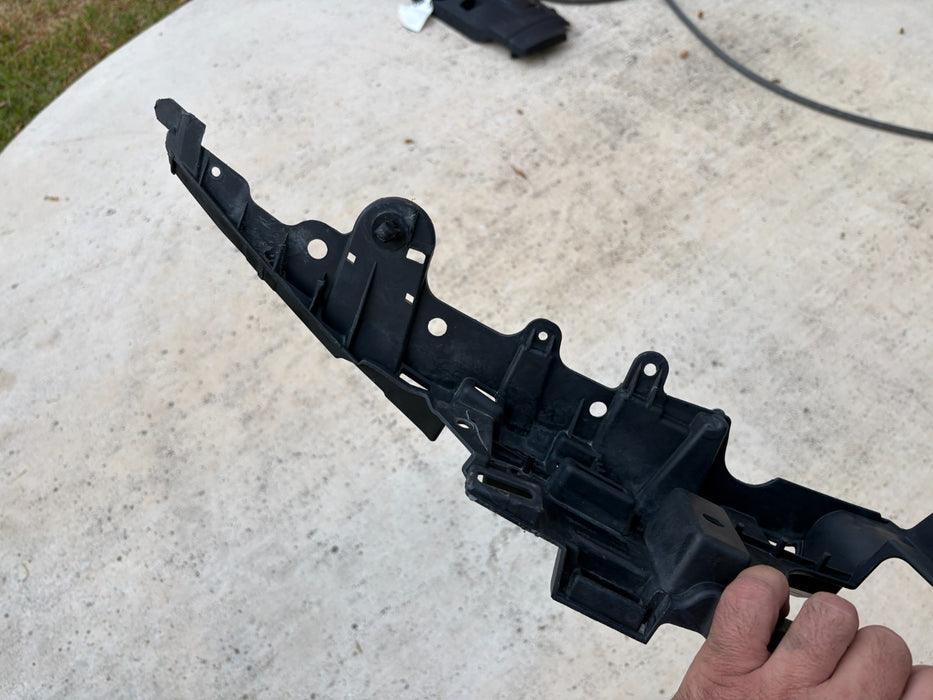 2020 - 2022 TOYOTA COROLLA FRONT UPPER BRACKET GRILLE OEM
