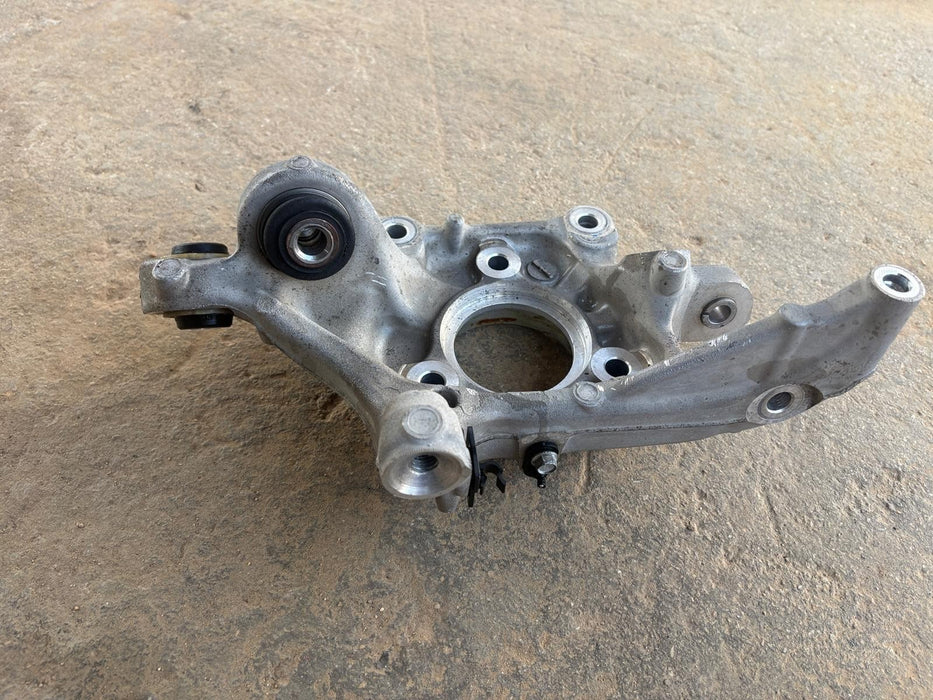 2017-2019 CADILLAC XT5 3.6L AWD LEFT REAR KNUCKLE 84005628 84019577 OEM