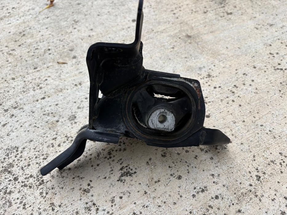 2020 - 2022 TOYOTA COROLLA 1.8L LEFT TRANSMISSION MOUNT OEM