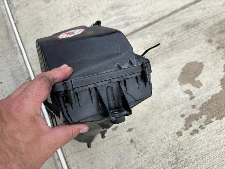 2013-2015 Jaguar XF 3.0L LH Driver Engine Air Intake Filter Housing Cleaner Box