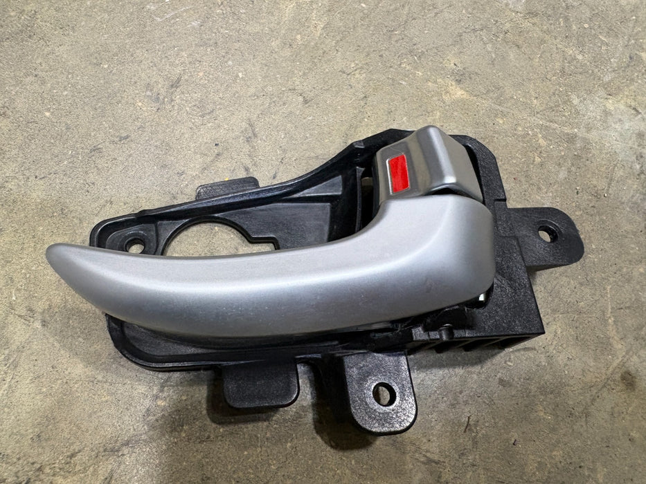 2013-2017 HYUNDAI ELANTRA GT RIGHT INTERIOR DOOR HANDLE 82623-GD000 OEM