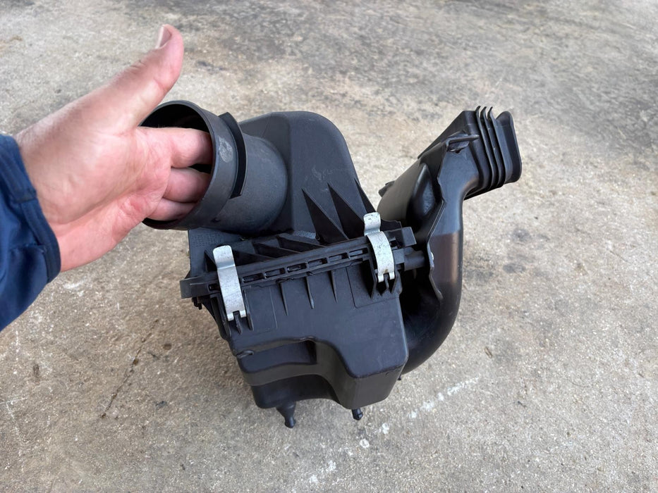 2013-2019 Ford Taurus 3.5L Without Turbo Air Cleaner Intake Box OEM