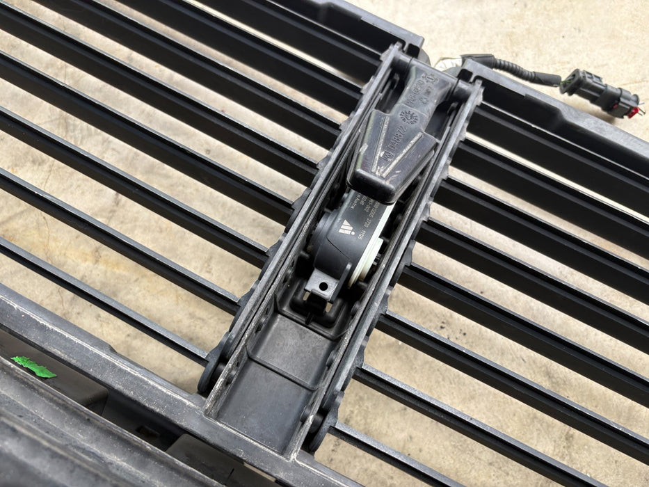 2018 - 2021 GMC TERRAIN RADIATOR AIR DUCT ACTIVE GRILLE AIR SHUTTER OEM