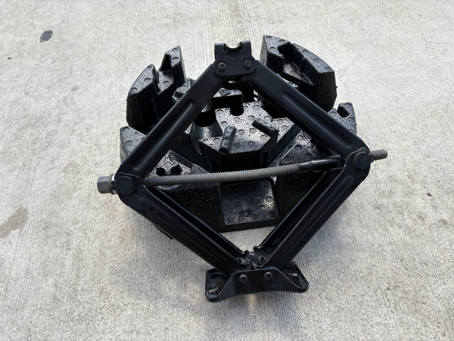 2019-2025 Chevrolet Equinox Spare Wheel Lift Jack 1300 kg #84320543 OEM