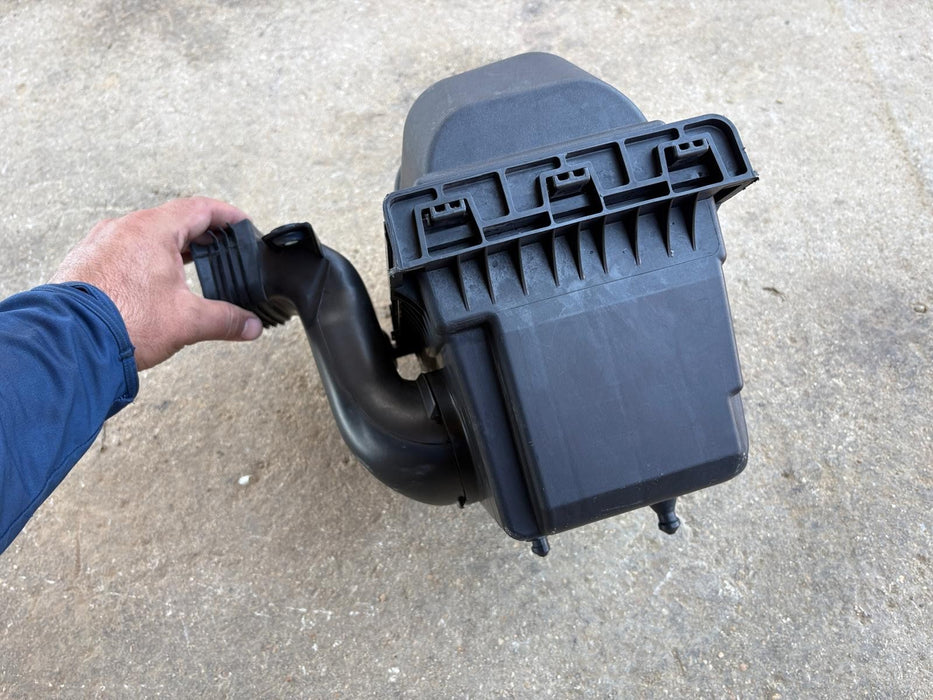 2013-2019 Ford Taurus 3.5L Without Turbo Air Cleaner Intake Box OEM