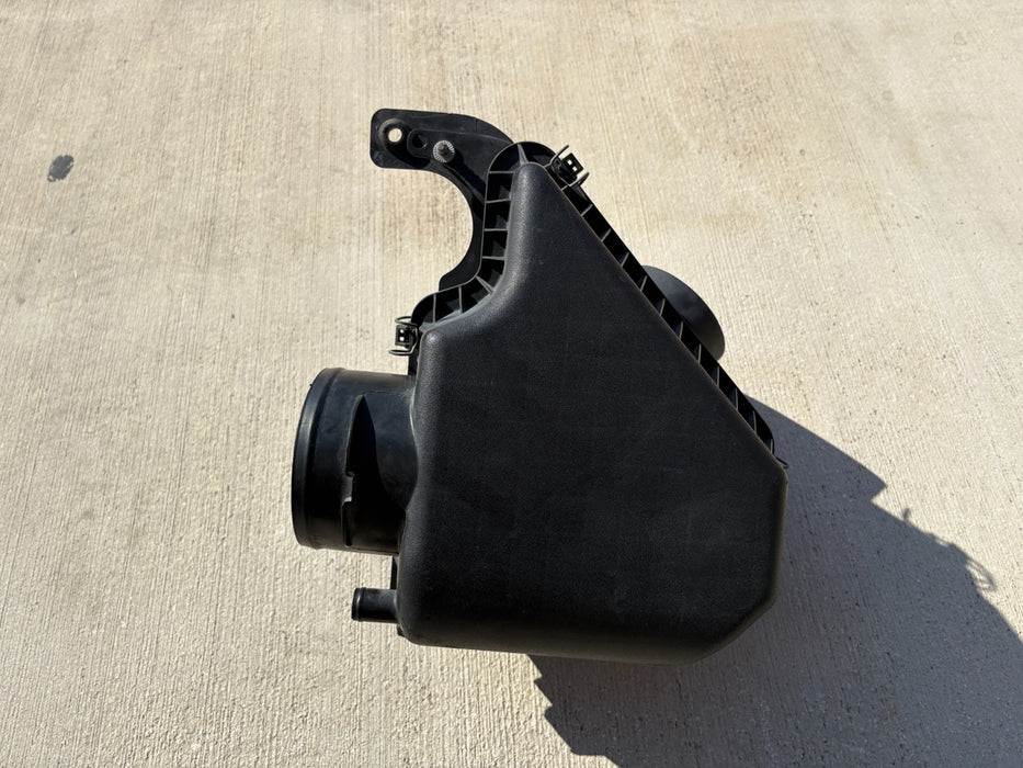 2011-2016 Dodge Grand Caravan Mopar Air Cleaner Filter Housing, OEM #4861729AB