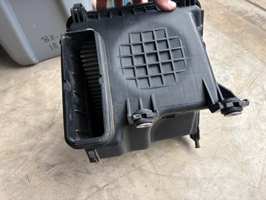 2012-2017 Hyundai Azera 3.3L Air Filter Housing Assembly OEM