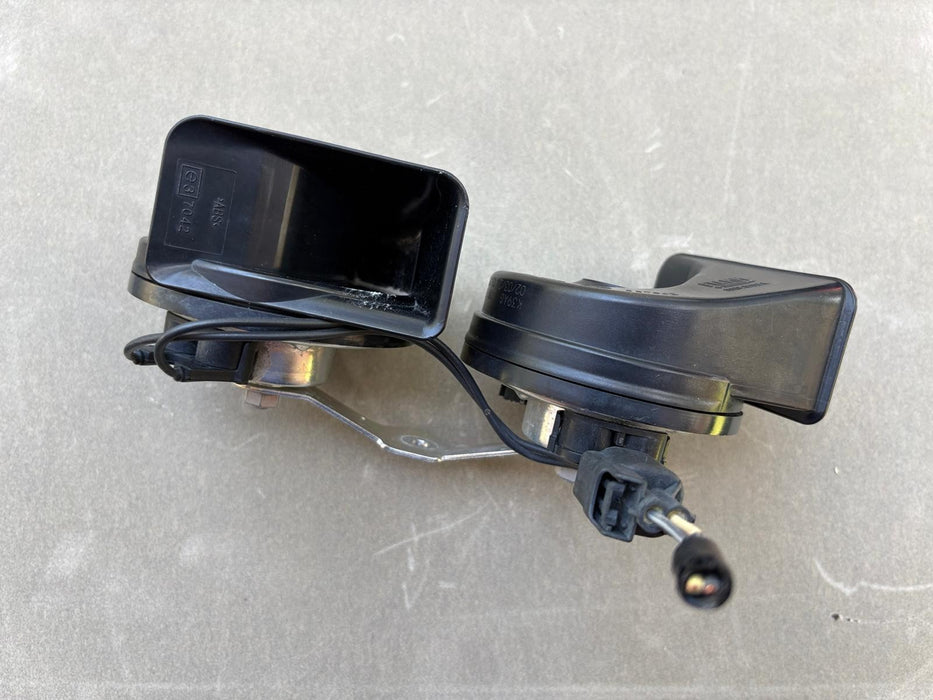 2020 - 2024 FORD EXPLORER HIGH & LOW DUAL TONE NOTE HORN SIGNAL OEM