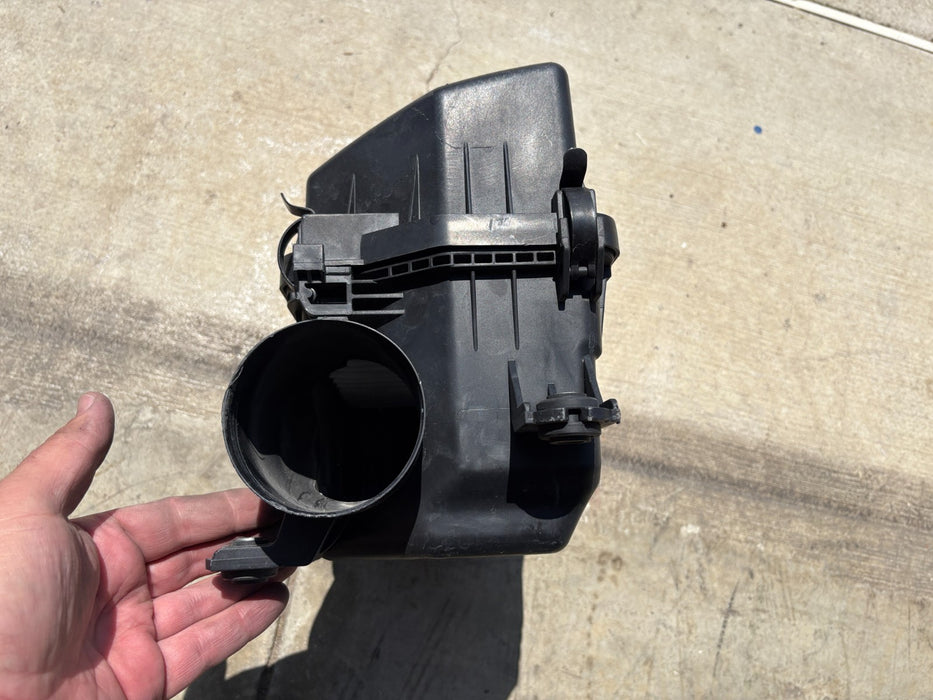 2011-2016 Hyundai Elantra 1.8L, Air Intake Box Cleaner Housing #28110-3X300 OEM
