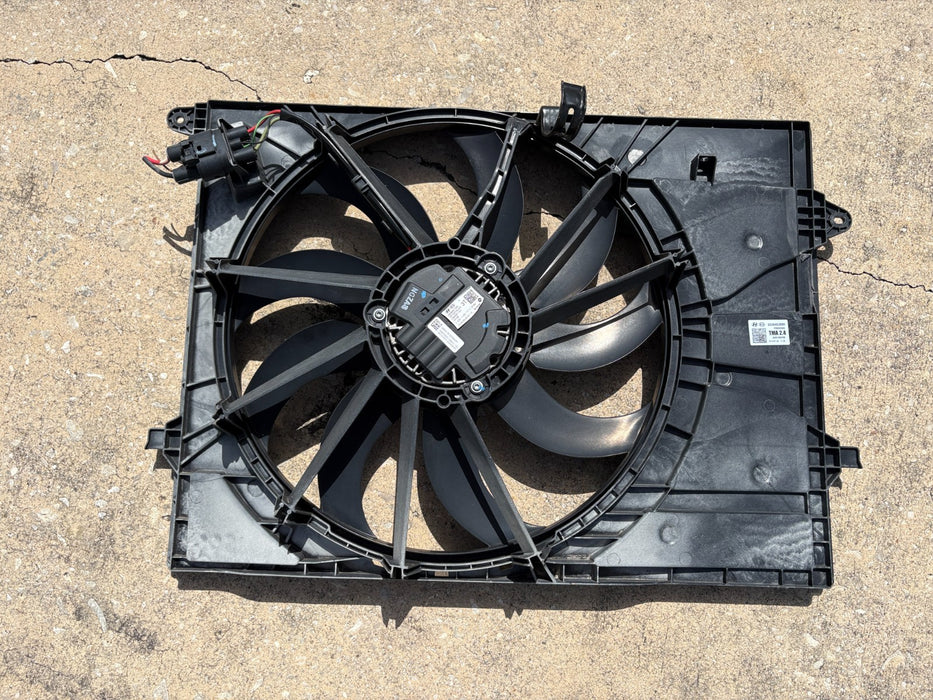 2019-2020 HYUNDAI SANTA FE 2.4L RADIATOR COOLING FAN ASSEMBLY OEM 25304S2500