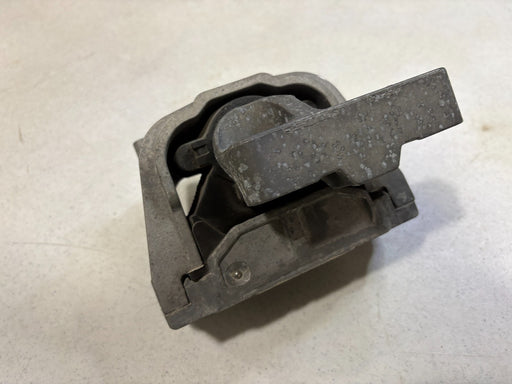 2015-2018 AUDI Q3 RIGHT PASSENGER ENGINE MOTOR MOUNT BRACKET OEM
