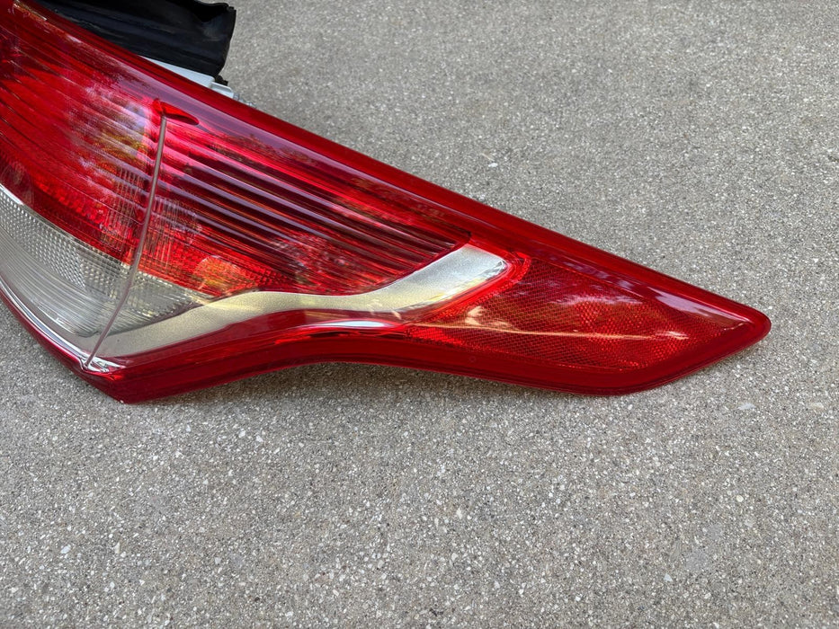 2013 - 2016 Ford Escape Right Passenger RH Side Tail Light OEM