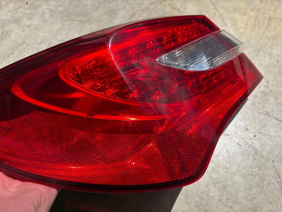 2011 2012 2013 2014 CHRYSLER 200 SEDAN LEFT SIDE TAIL LIGHT OEM